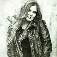 Nicole Ansperger title=